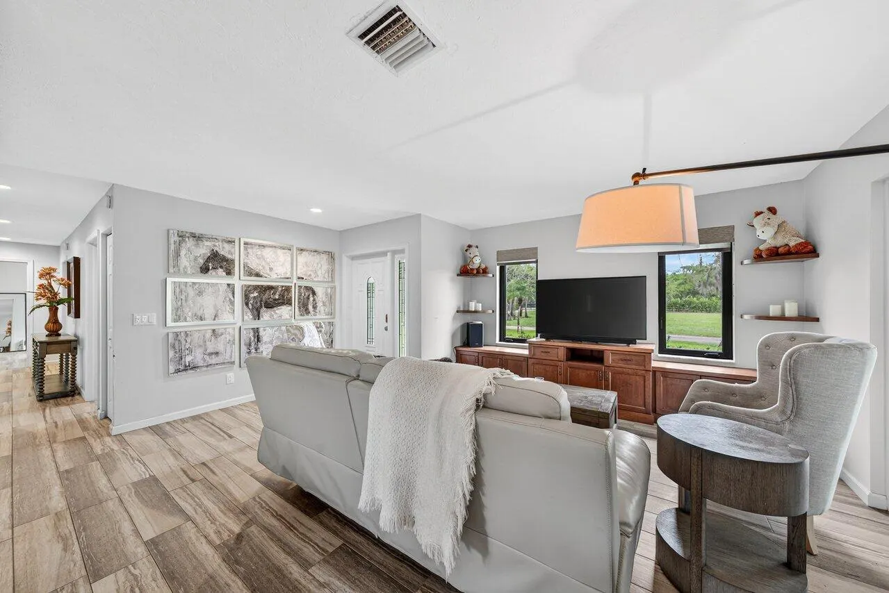 2741 Buck Ridge Trail