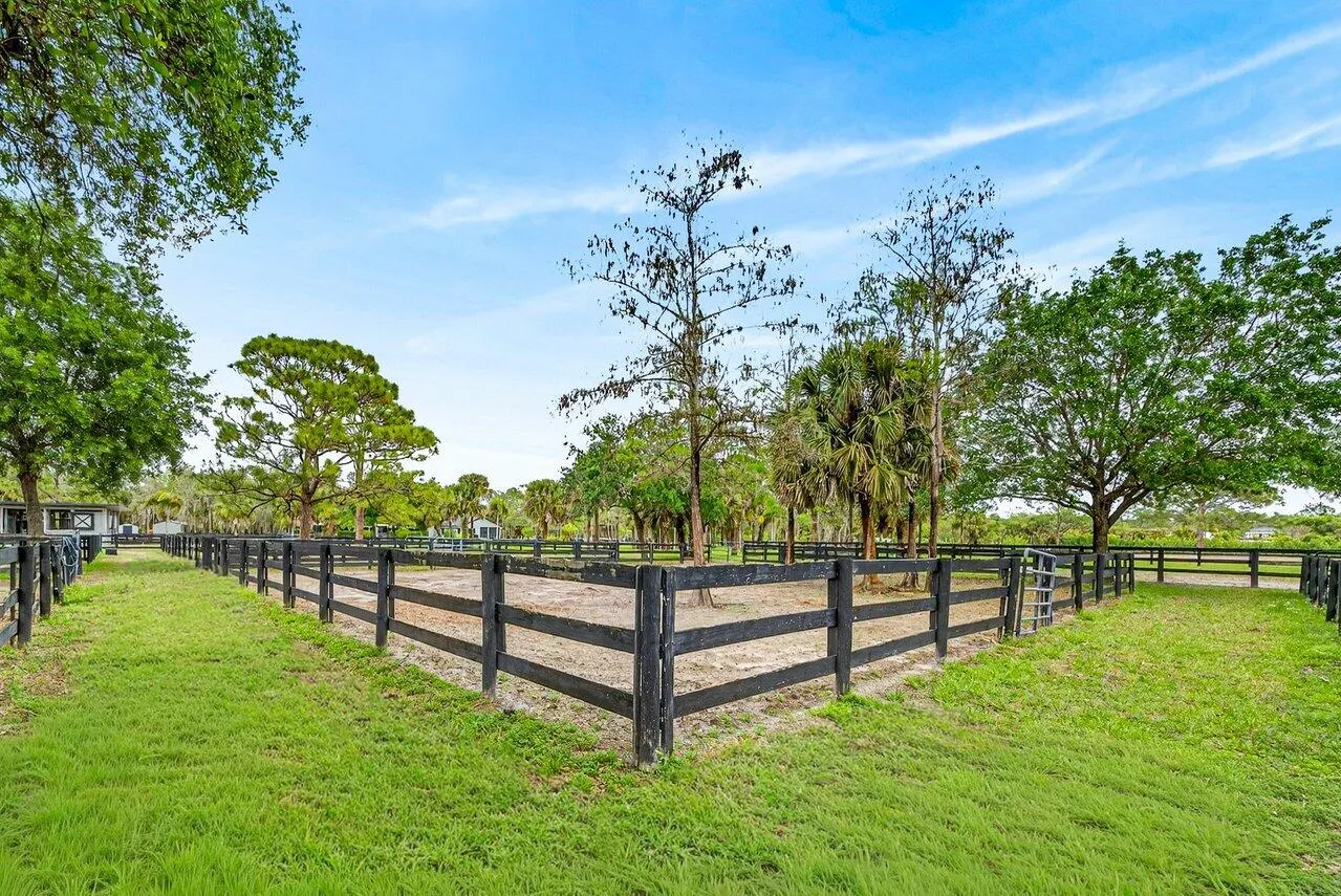 2741 Buck Ridge Trail