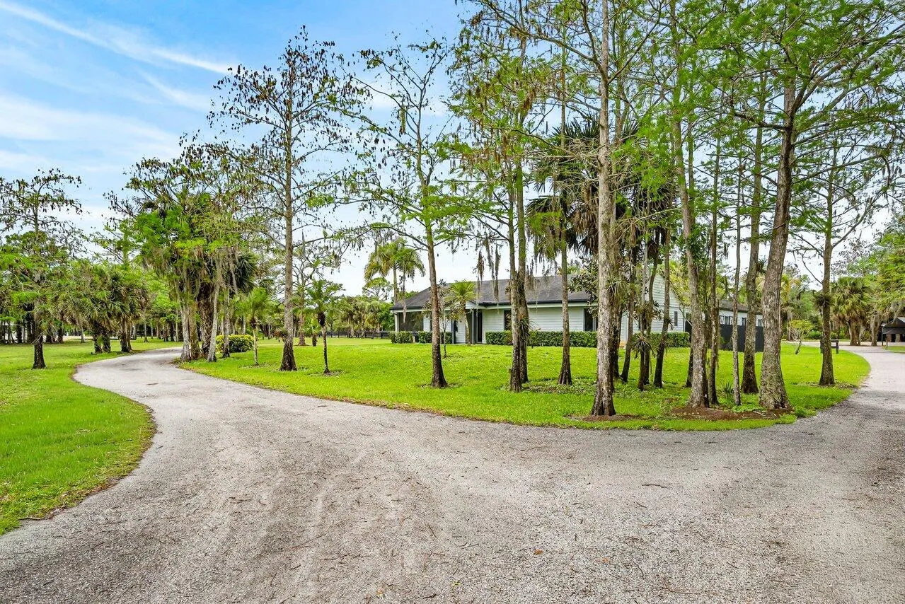 2741 Buck Ridge Trail
