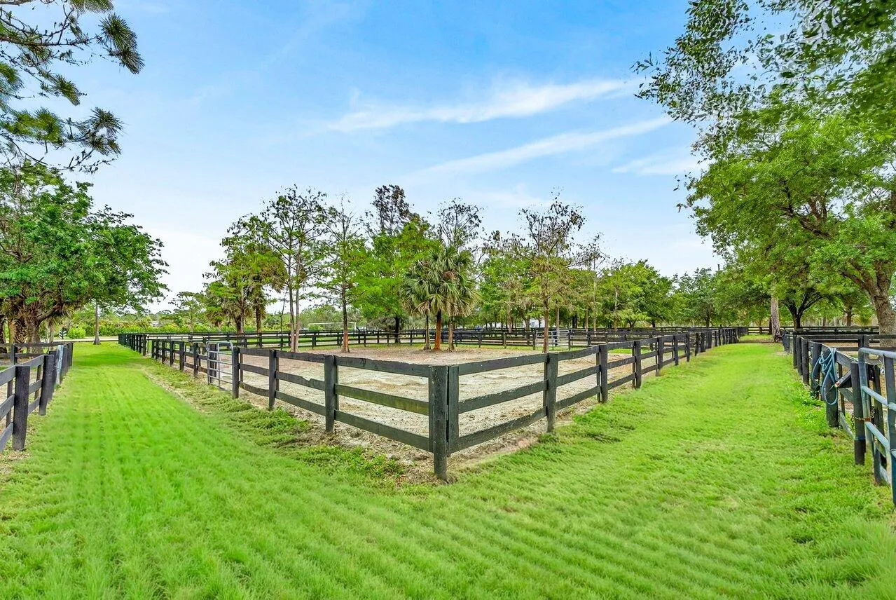 2741 Buck Ridge Trail