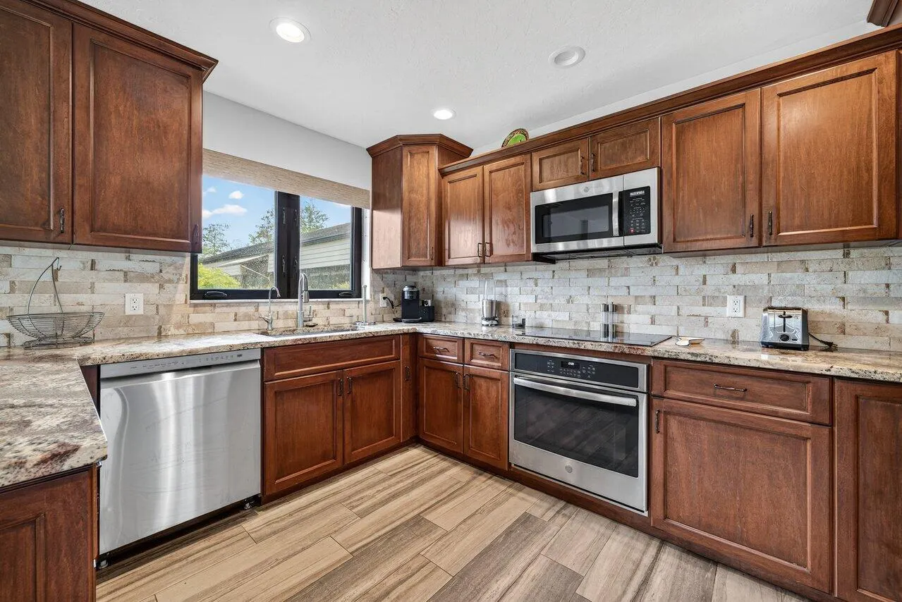 2741 Buck Ridge Trail