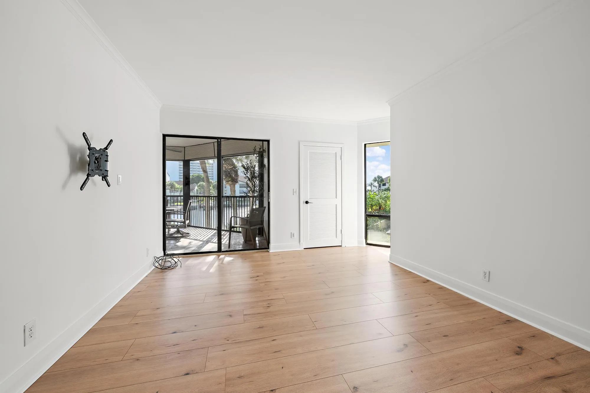 1124 MARINE Way W #D2R