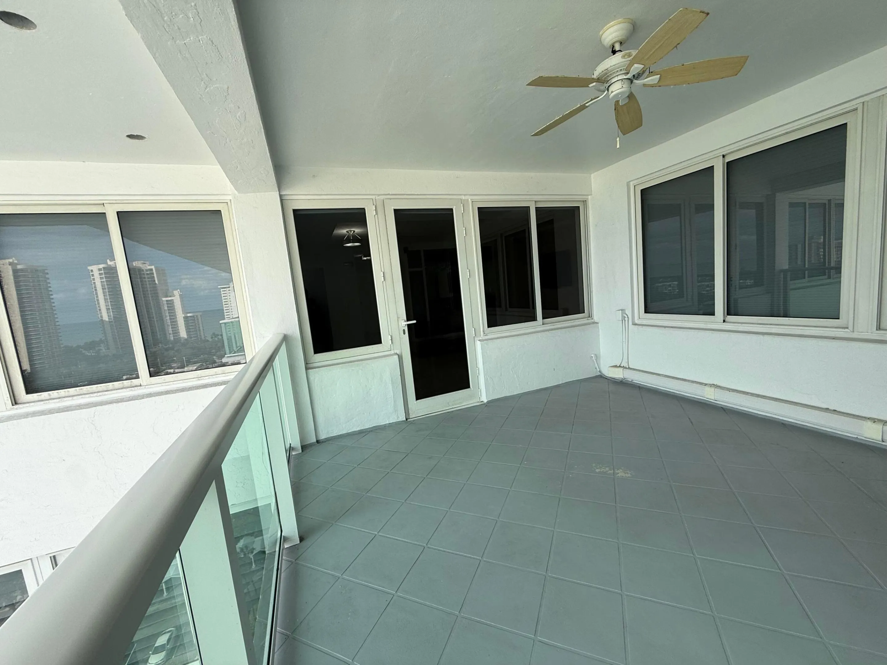 3233 NE 34TH #1712