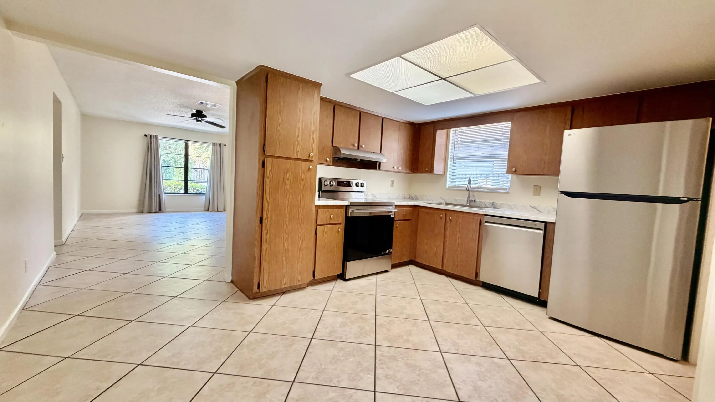 9121 E HIGHLAND PINES Drive