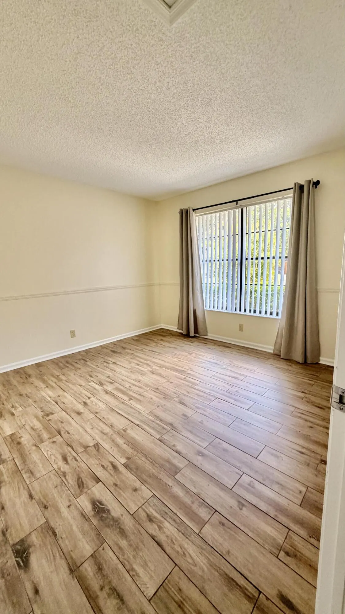 9121 E HIGHLAND PINES Drive