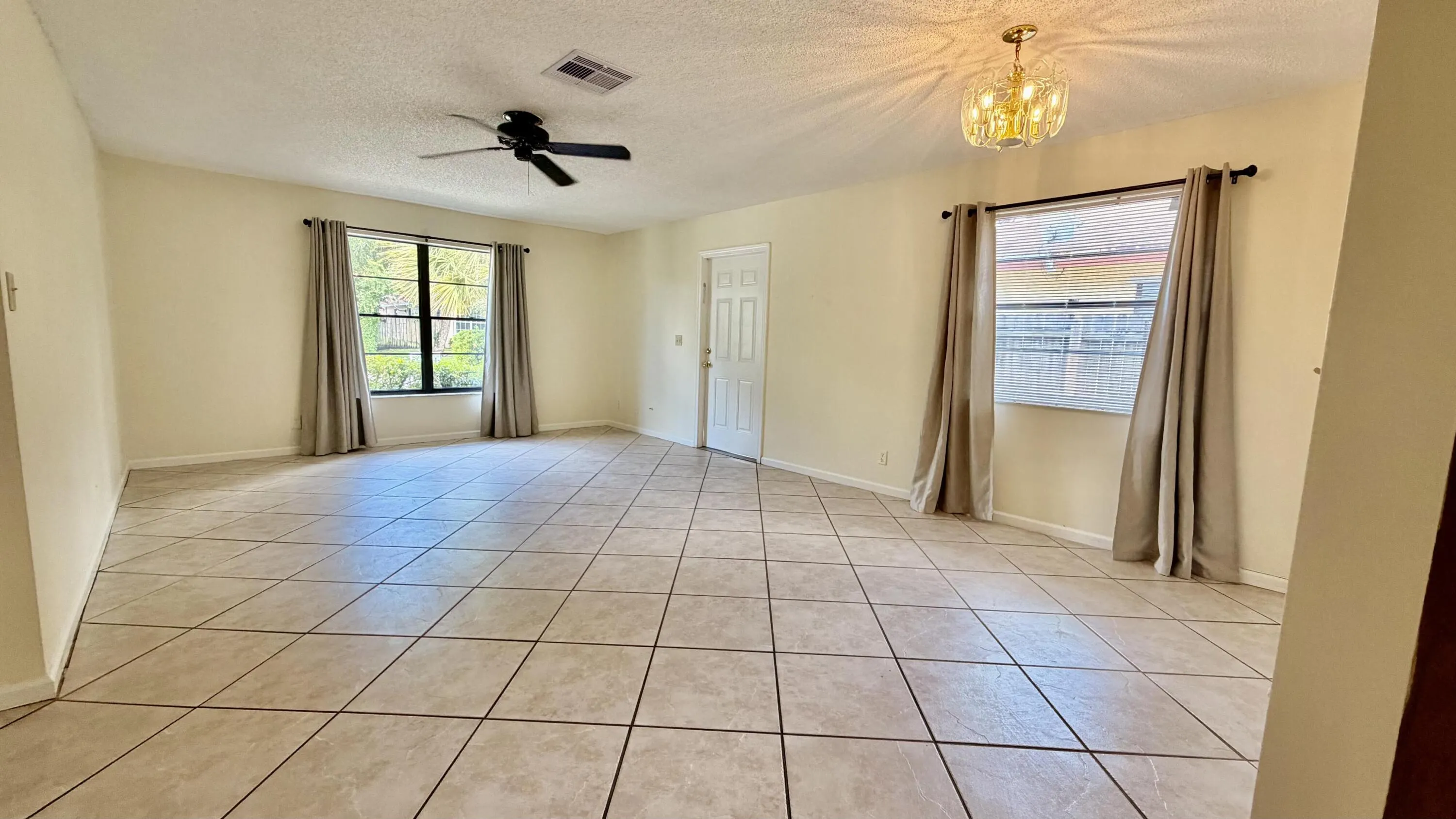 9121 E HIGHLAND PINES Drive