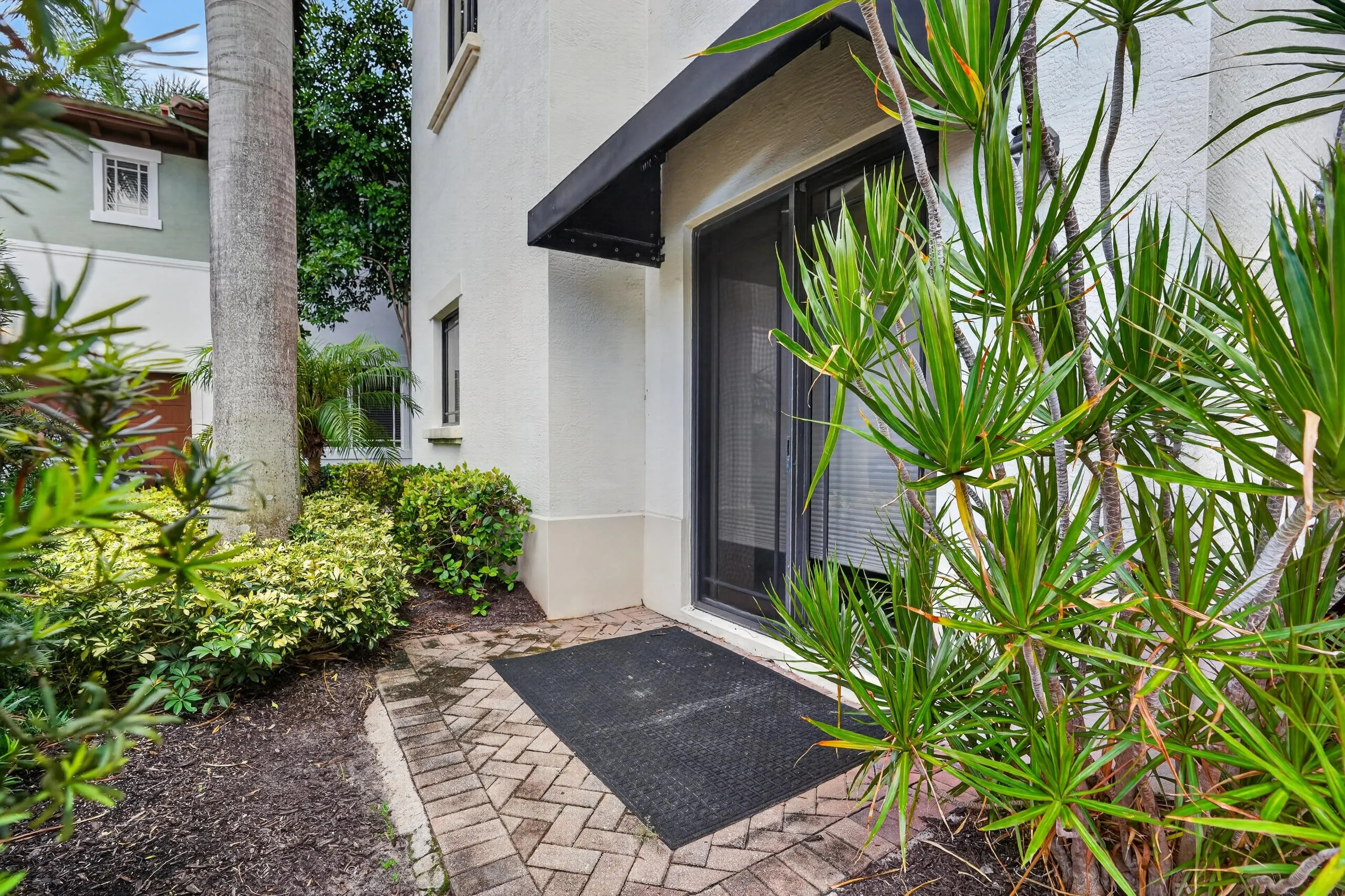 125 NW GARDNER Street