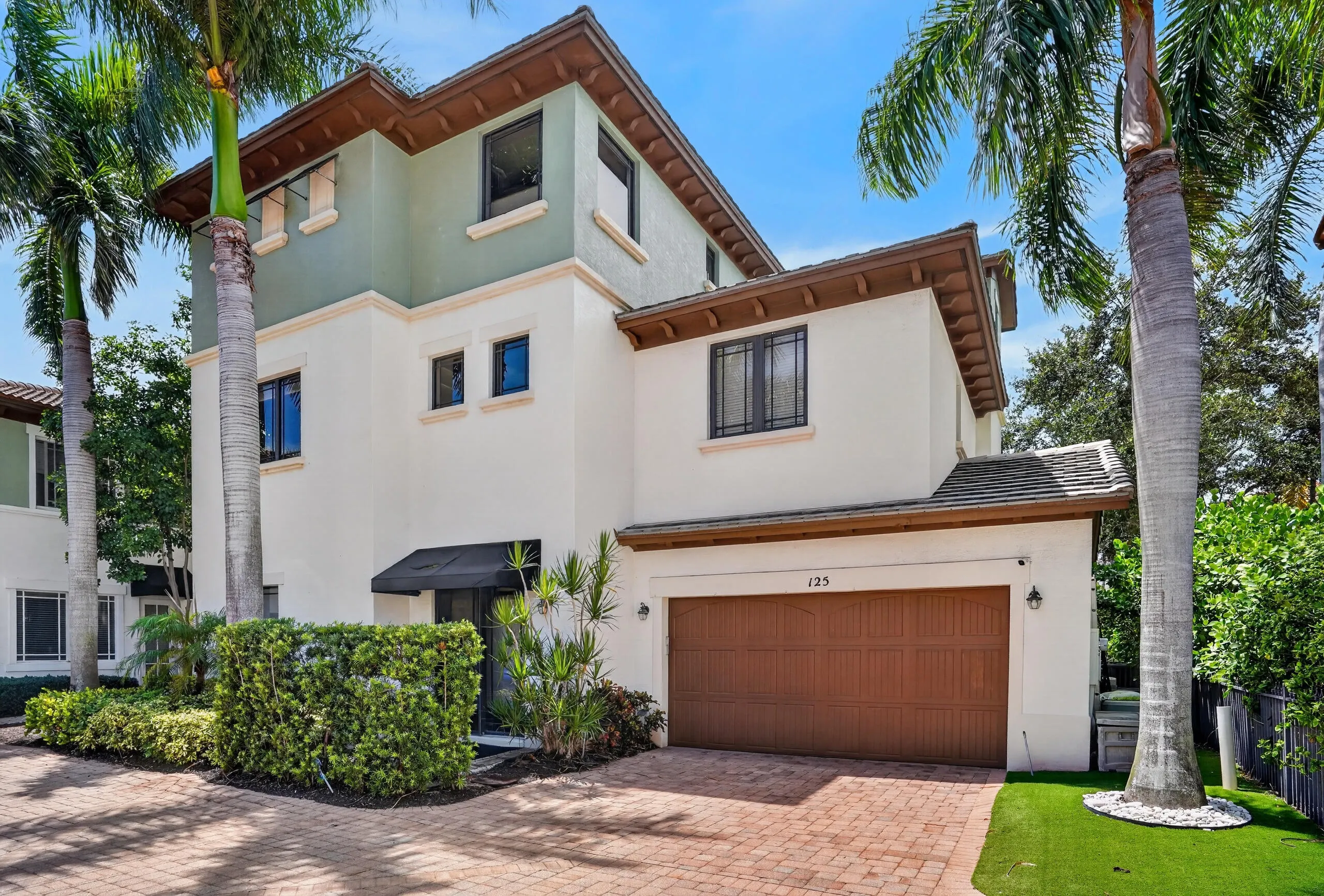 125 NW GARDNER Street