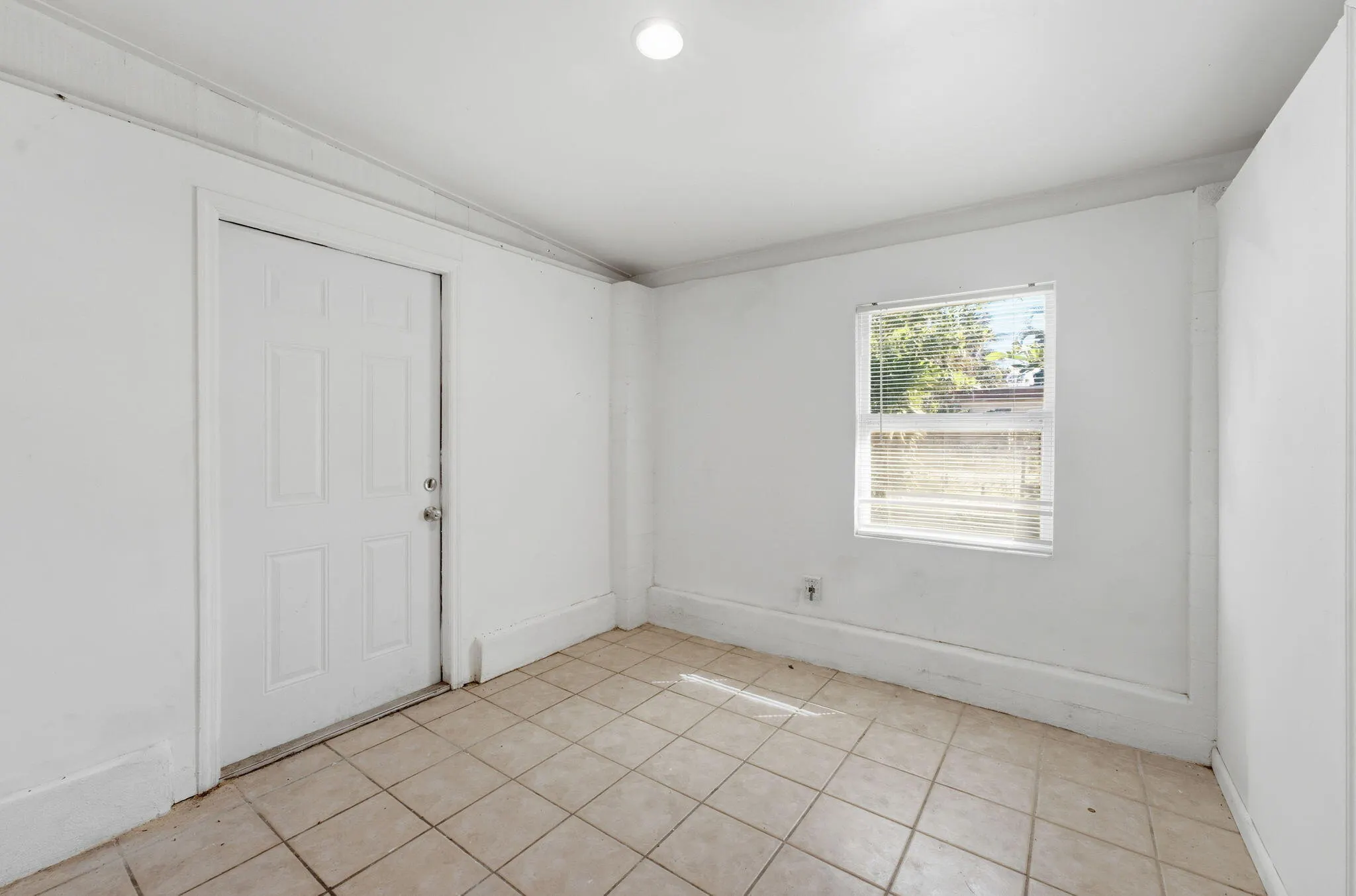 1064 HIGHVIEW Road