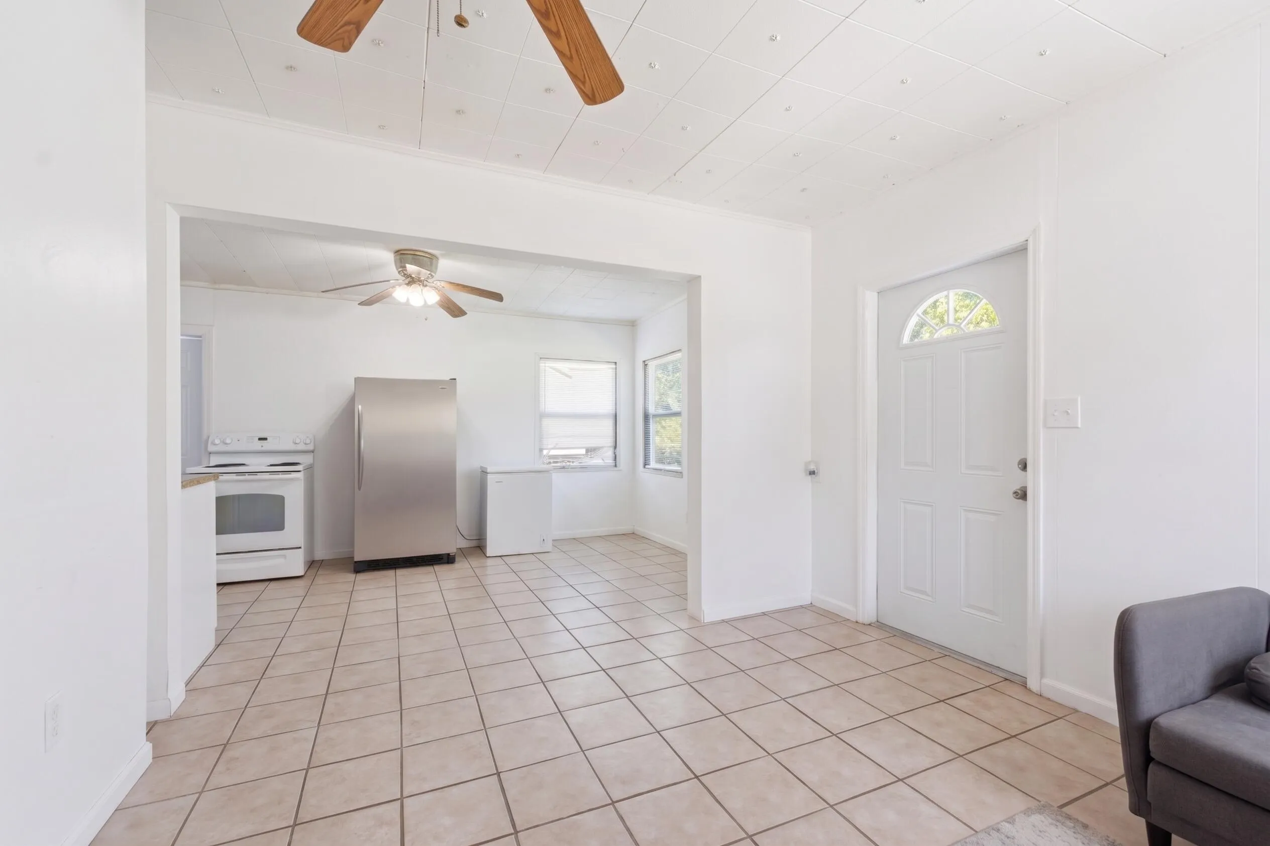 1064 HIGHVIEW Road