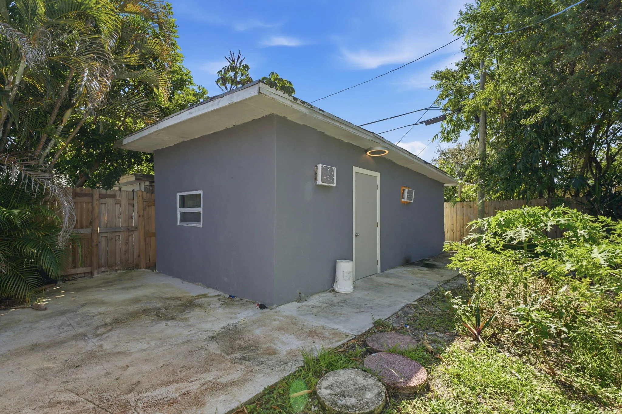 1064 HIGHVIEW Road