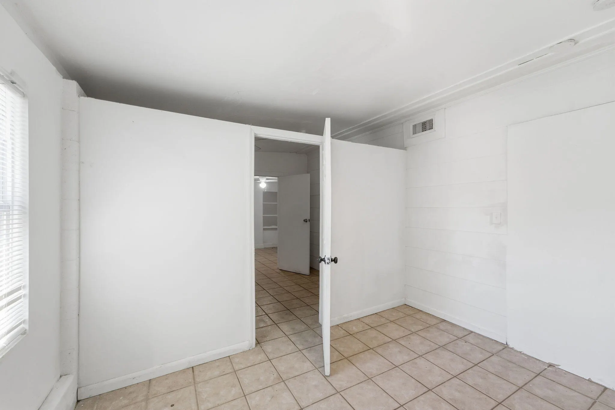 1064 HIGHVIEW Road