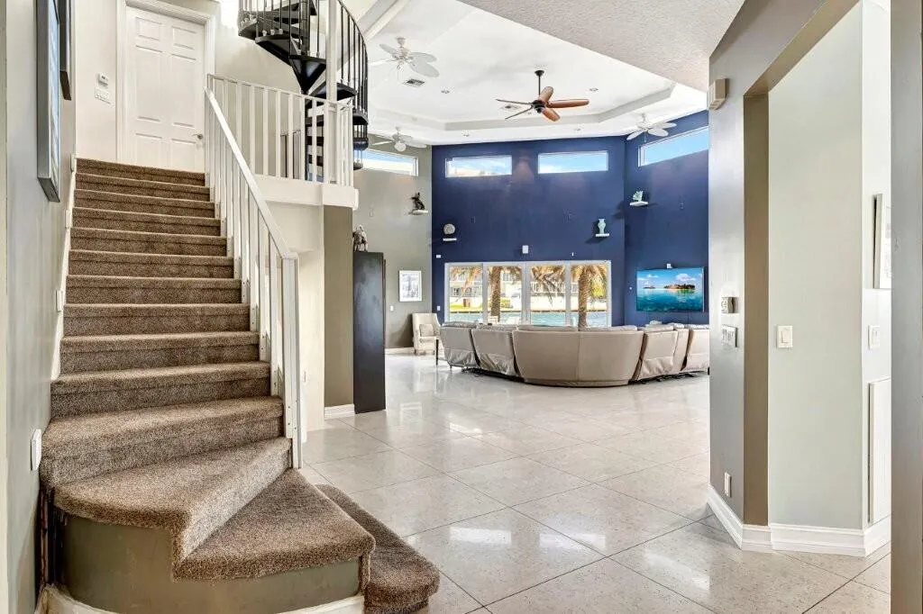 2870 NE 9TH Street