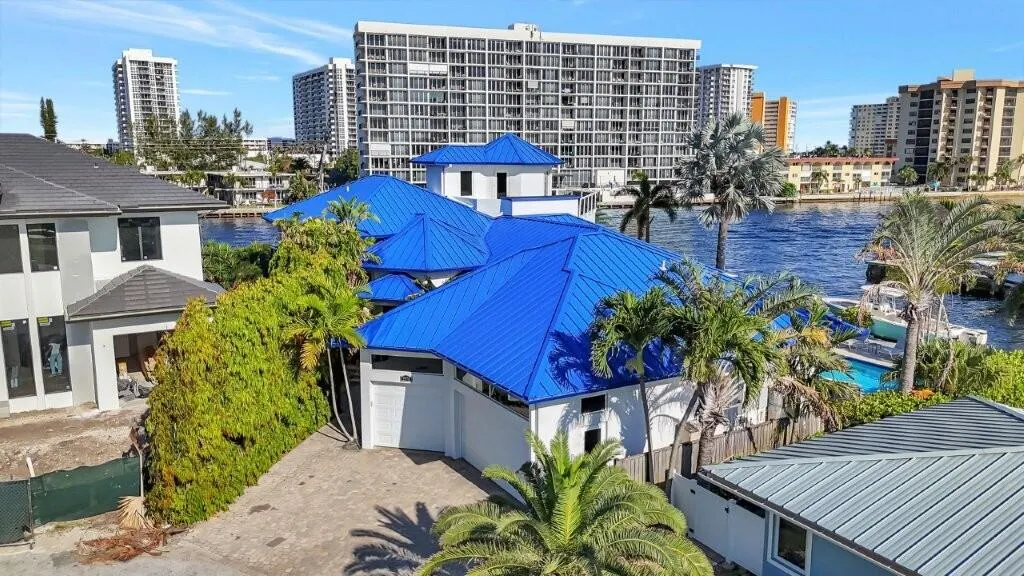 2870 NE 9TH Street