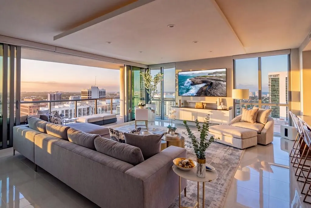 100 E Las Olas Boulevard #3501