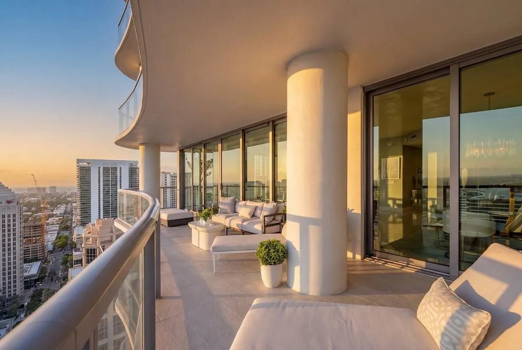 100 E Las Olas Boulevard #3501