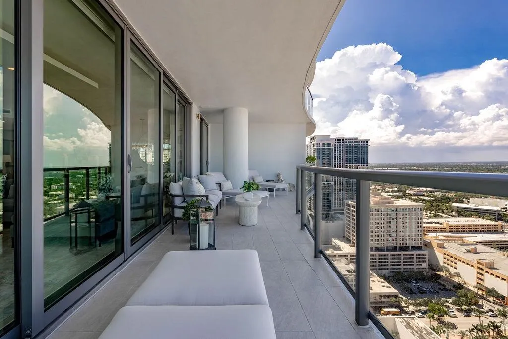 100 E Las Olas Boulevard #3501
