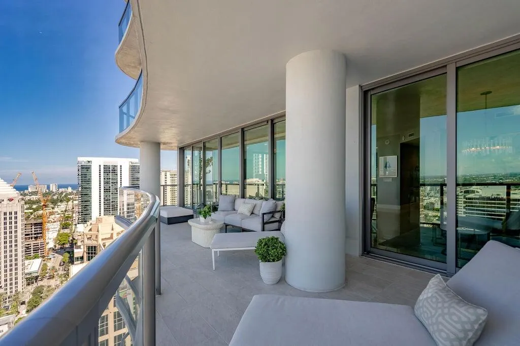 100 E Las Olas Boulevard #3501