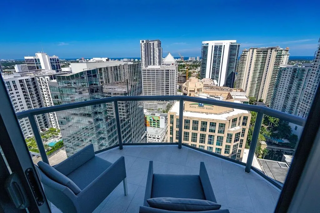 100 E Las Olas Boulevard #3501