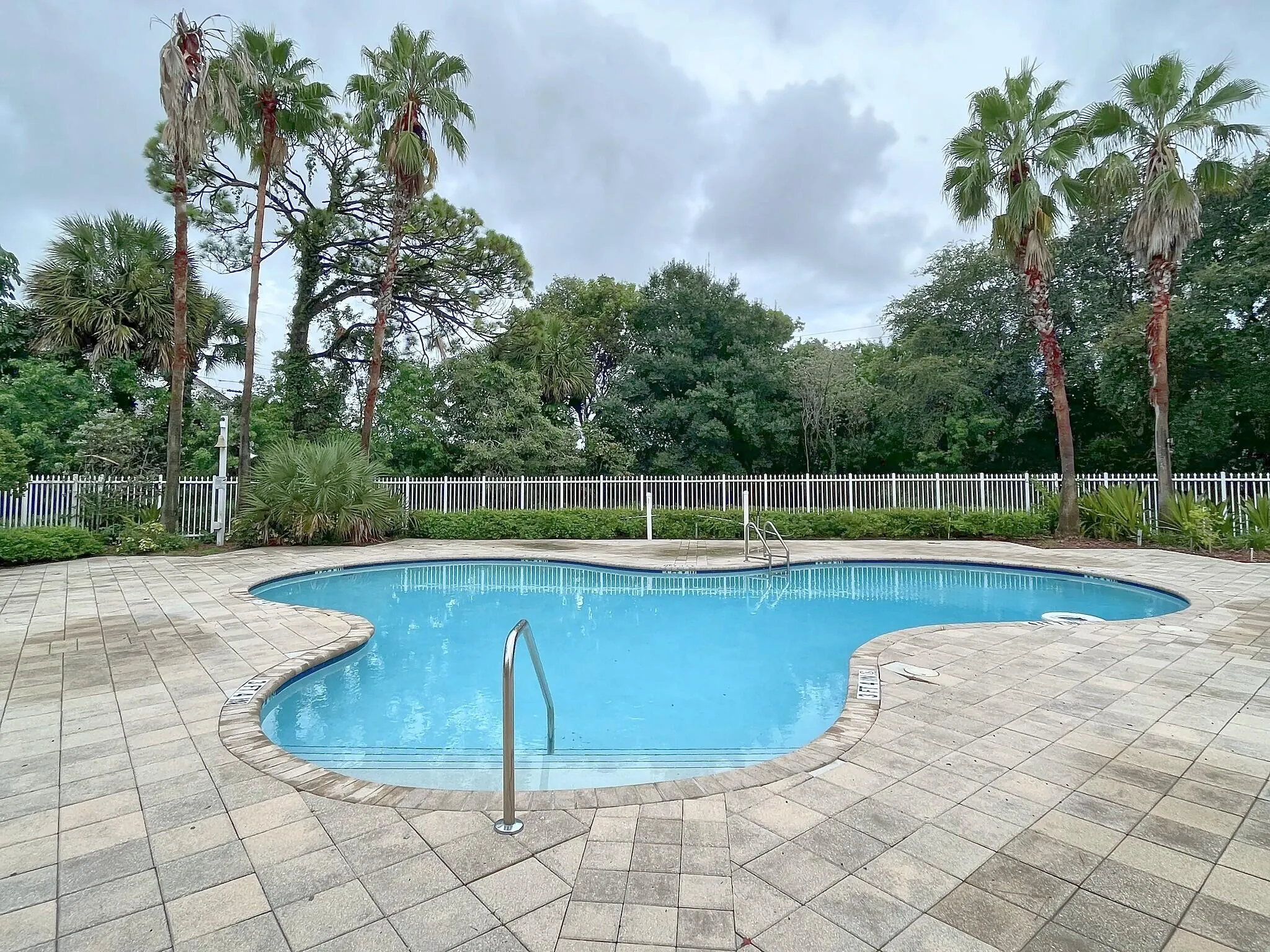 864 PIPERS CAY Drive #157