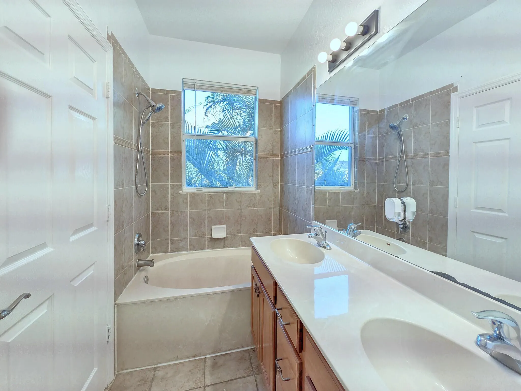864 PIPERS CAY Drive #157