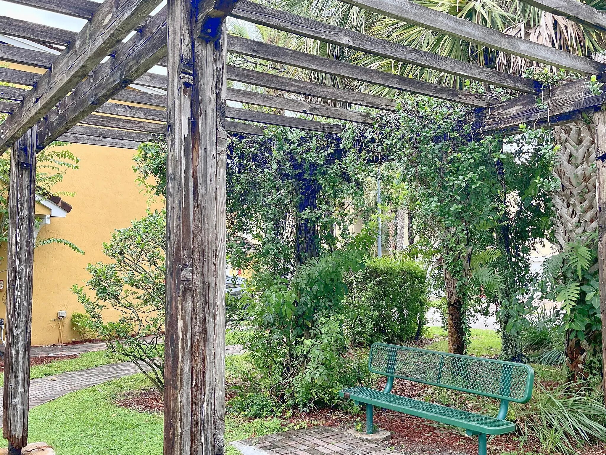 864 PIPERS CAY Drive #157