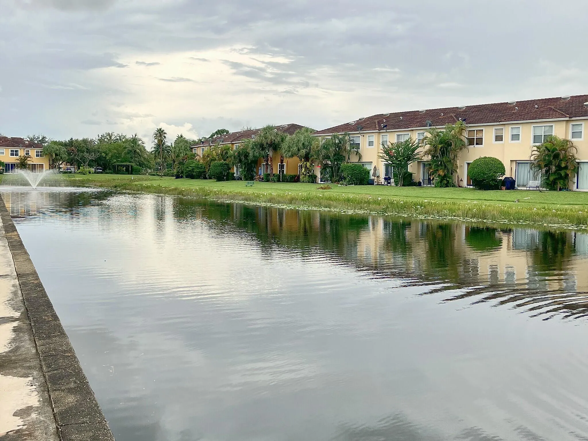 864 PIPERS CAY Drive #157