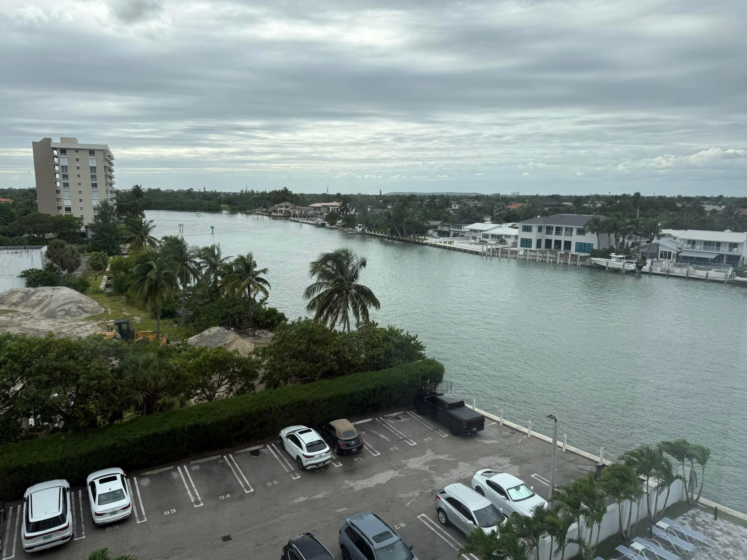 2639 N Riverside Drive #605