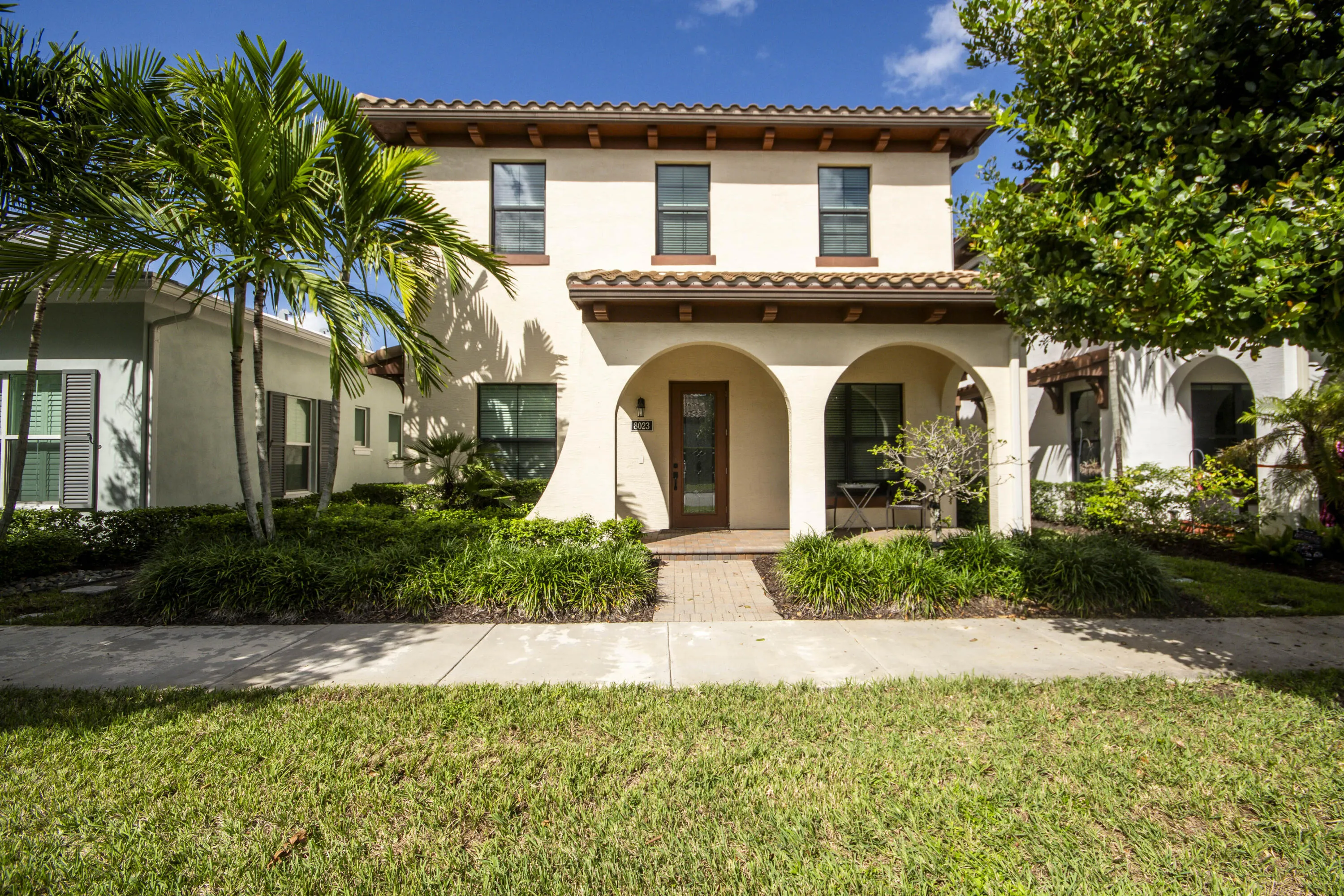 8023 Hobbes Way