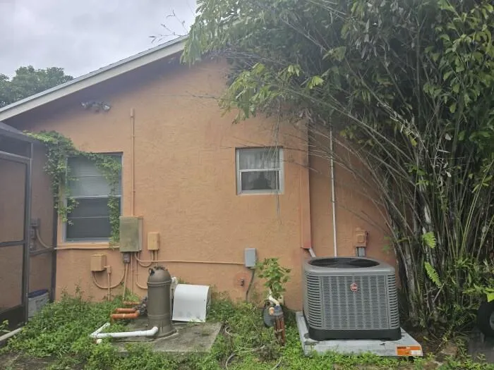 4758 CLINTON Boulevard