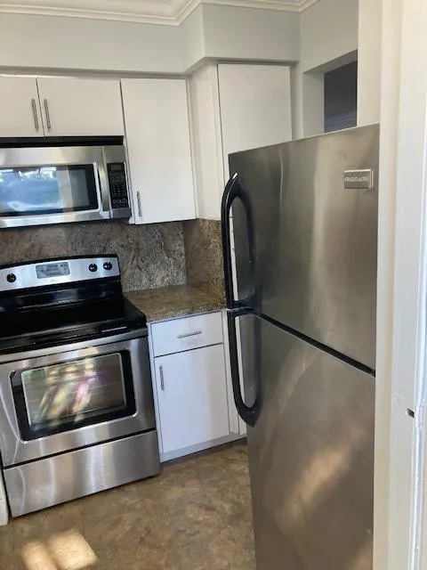 2111 NE 42nd Court #202W