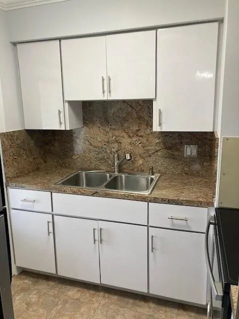 2111 NE 42nd Court #202W