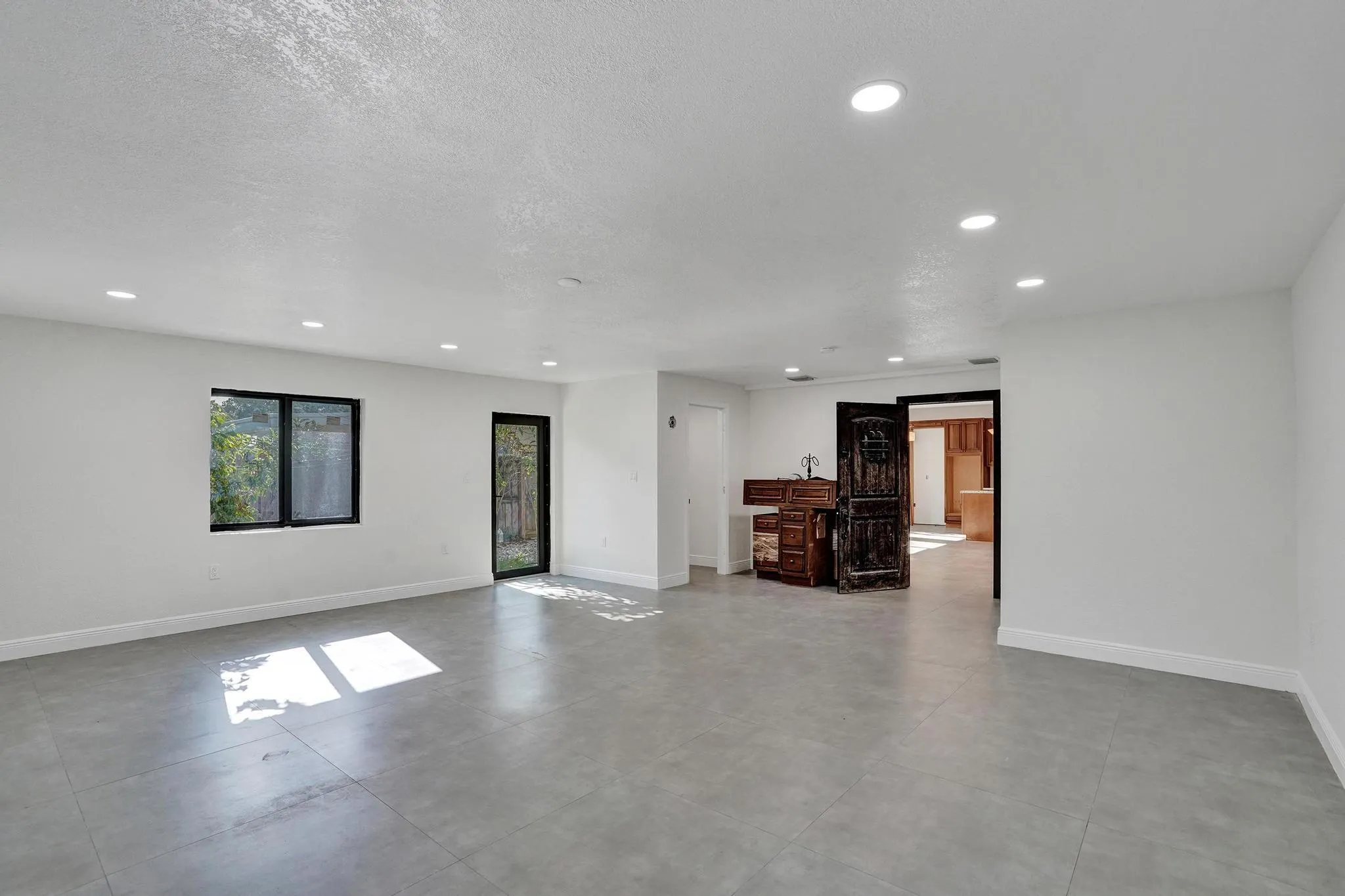 393 CYPRESS Avenue
