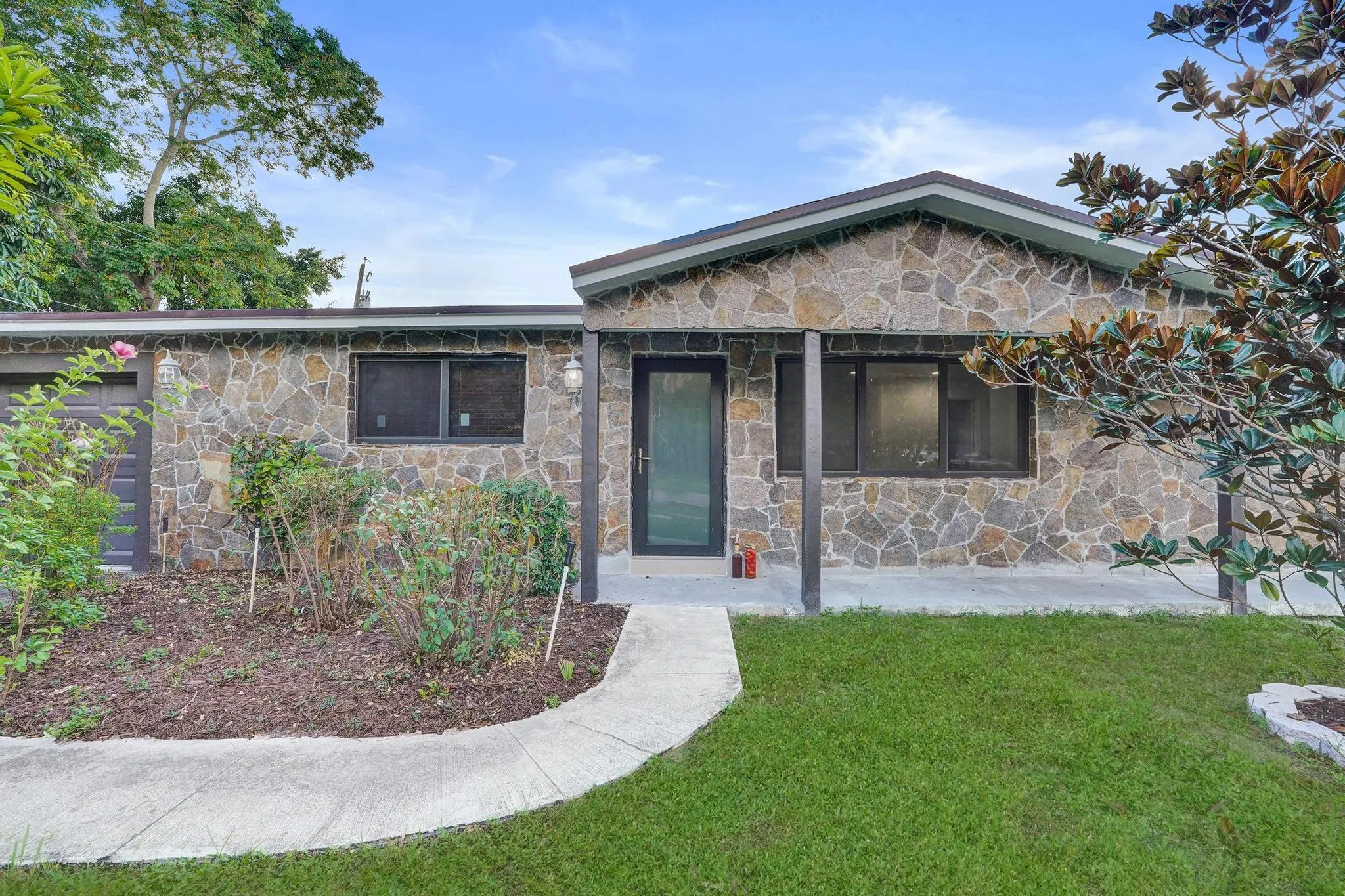 393 CYPRESS Avenue