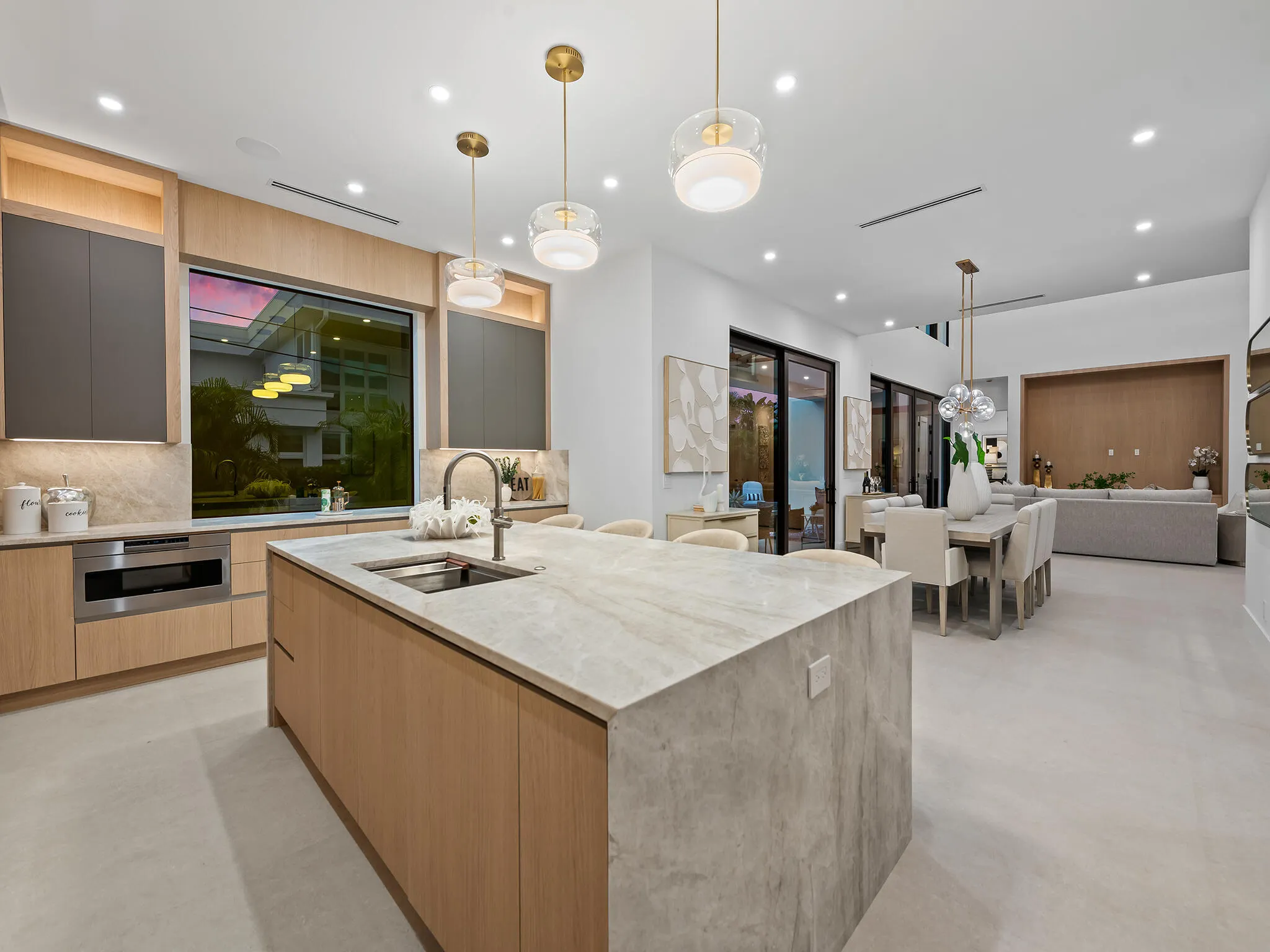 2737 NE 18th Street