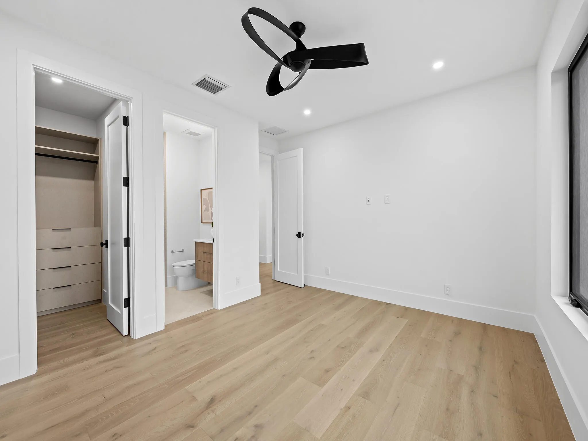 2737 NE 18th Street