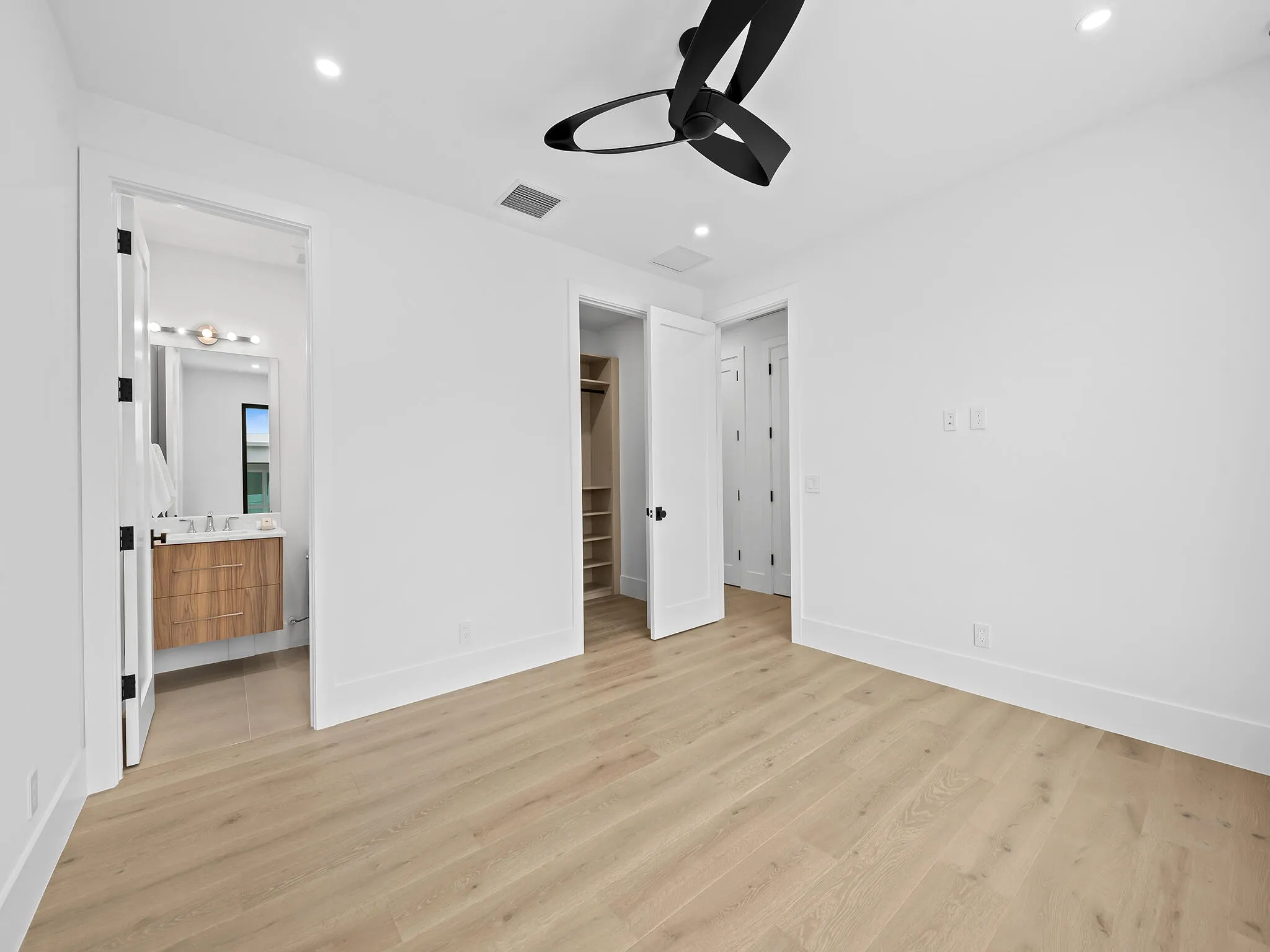 2737 NE 18th Street