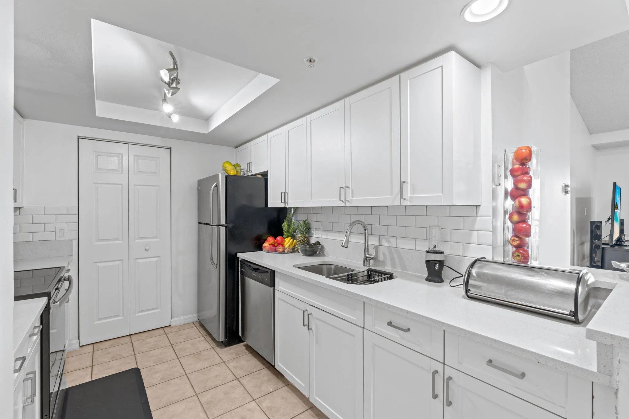 4183 N HAVERHILL Road #713