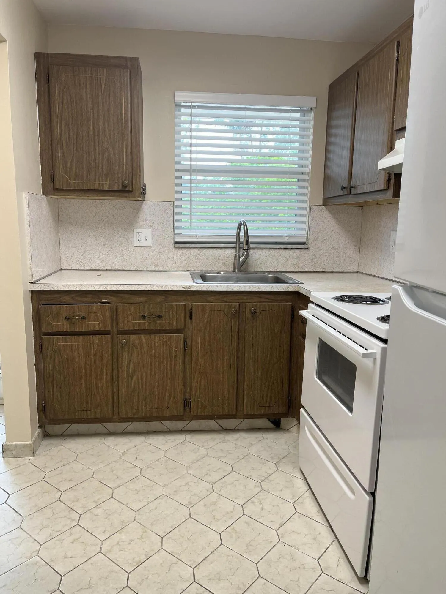 2600 Sunrise Lakes Drive W #204