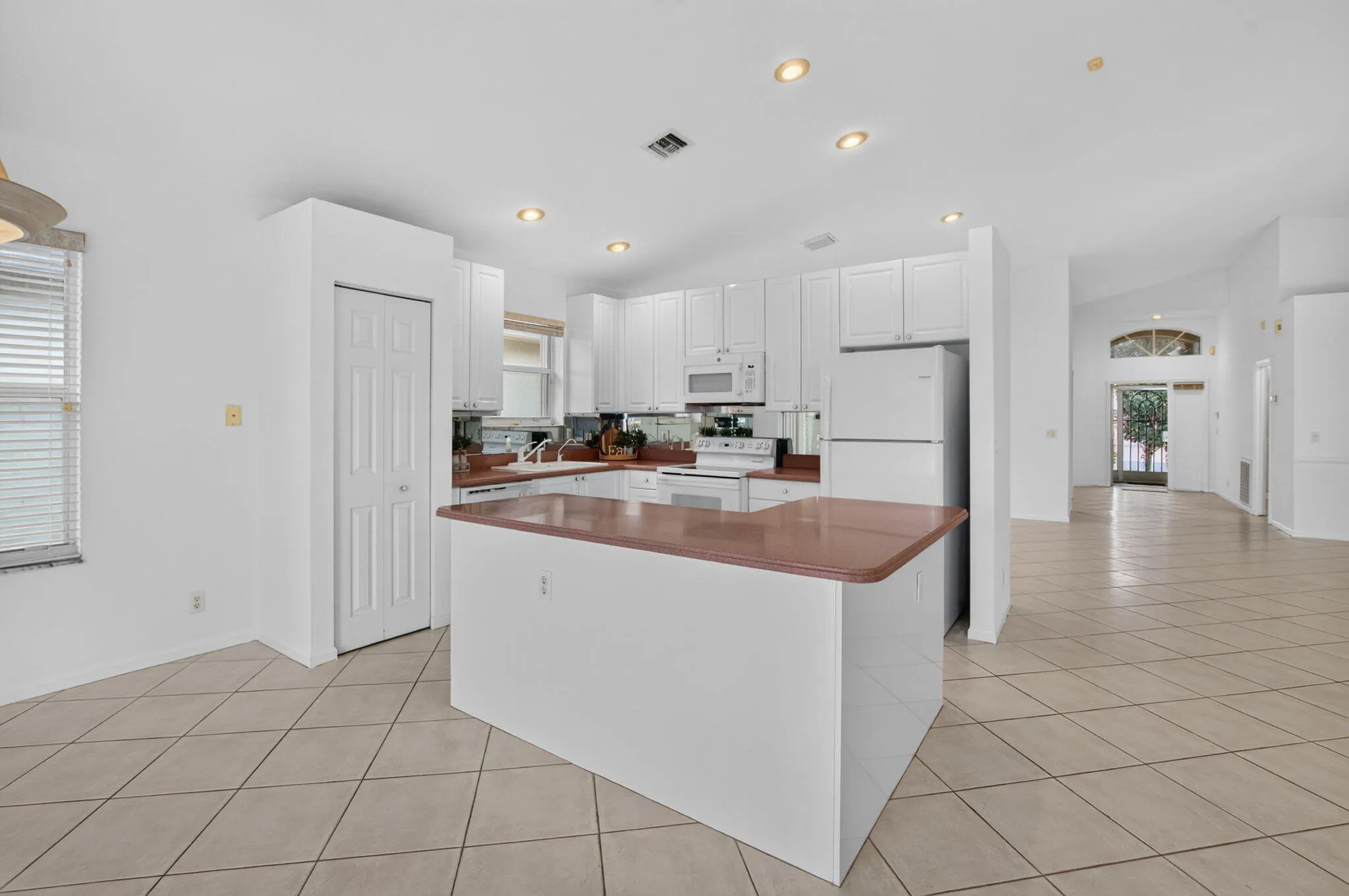 10410 UTOPIA Circle E