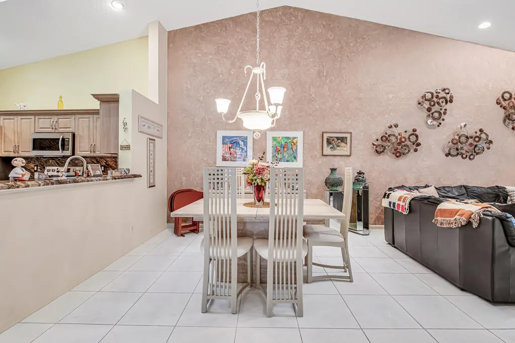 7288 Summer Tree Drive