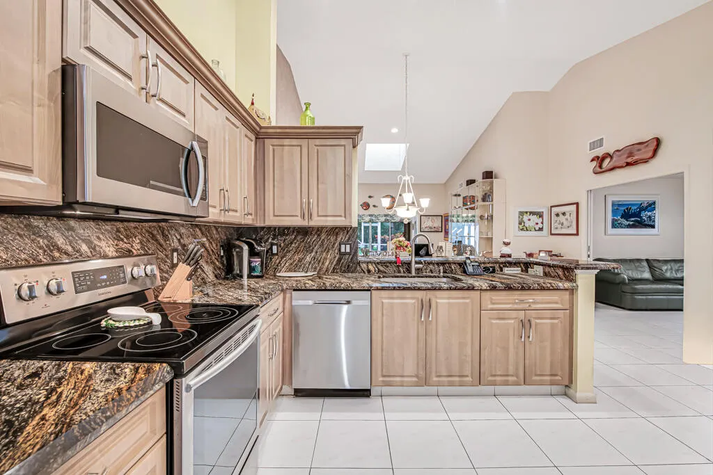 7288 Summer Tree Drive