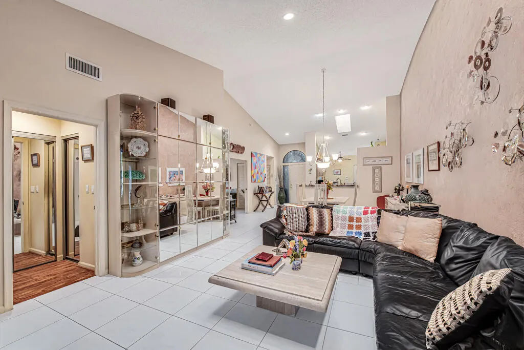 7288 Summer Tree Drive