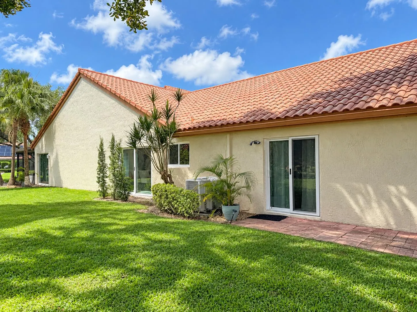 23379 Water Circle