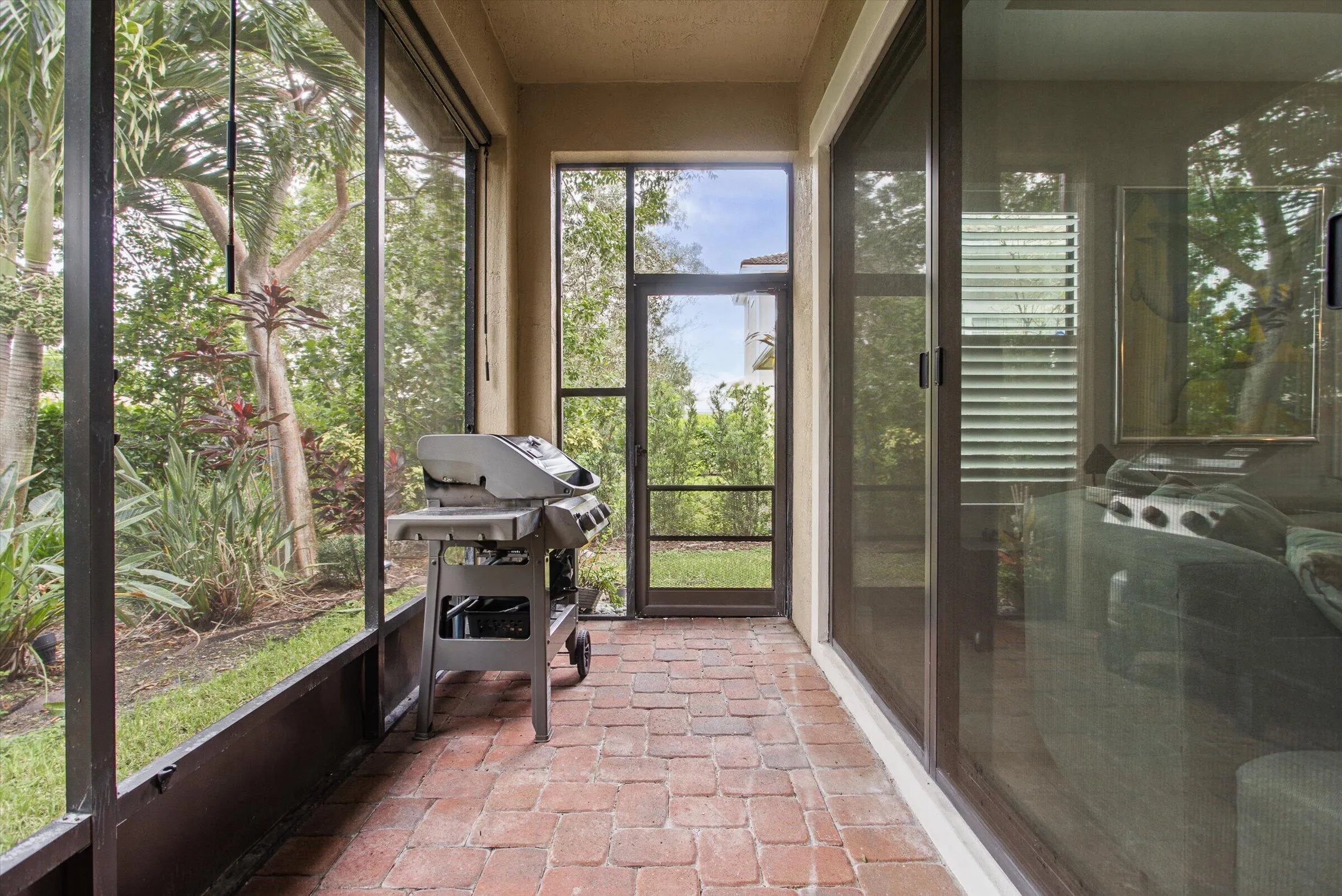 9074 NW 39TH Street