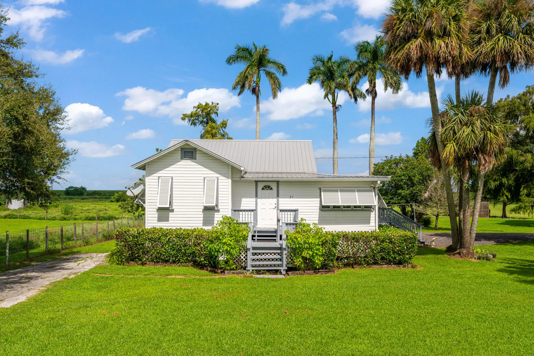 37 E CORKSCREW Boulevard