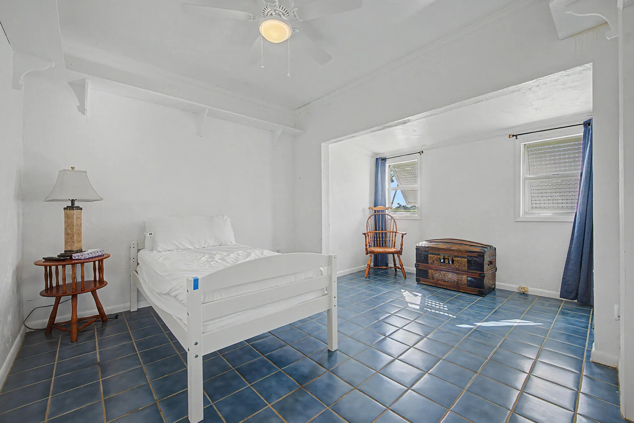 37 E CORKSCREW Boulevard