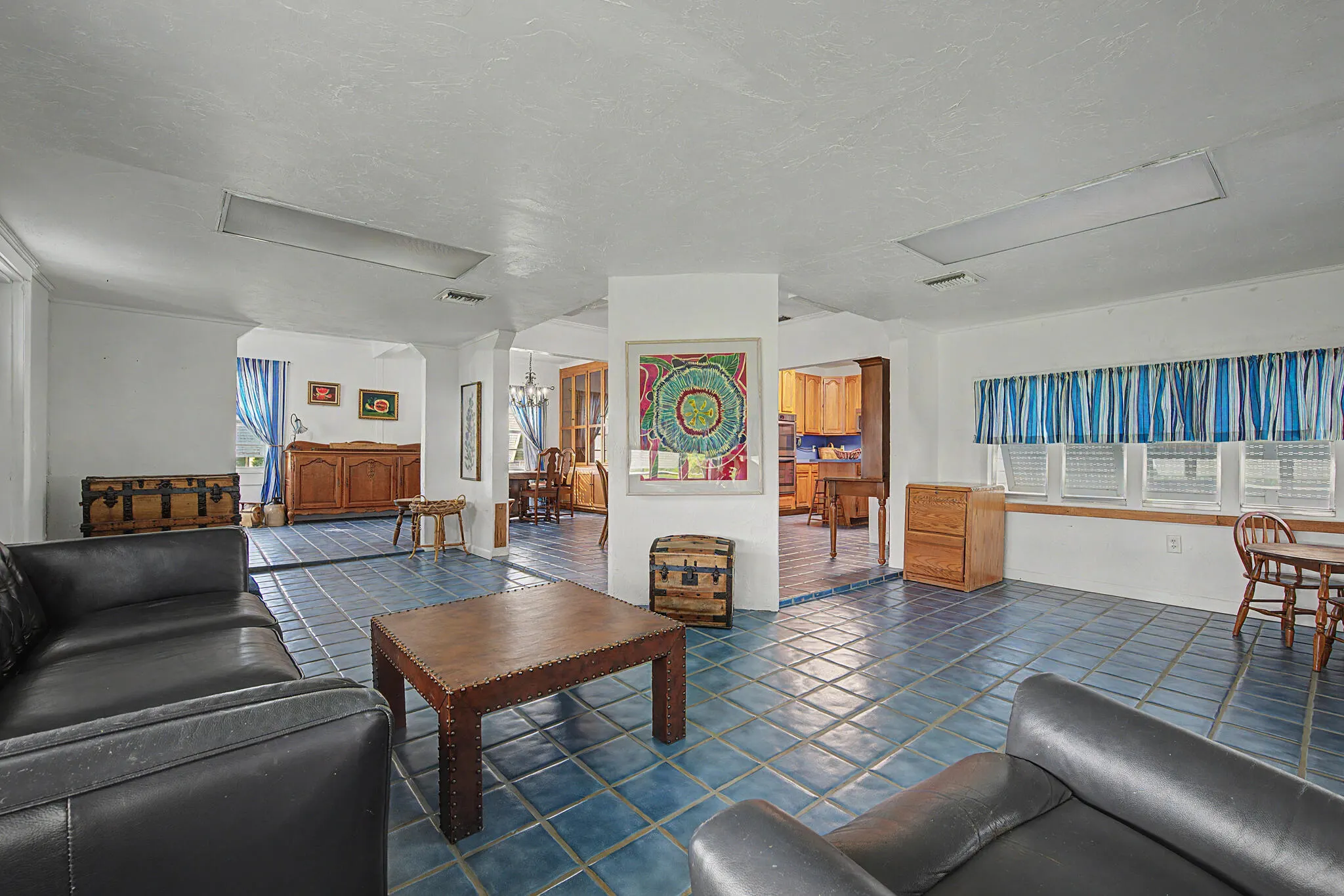 37 E CORKSCREW Boulevard