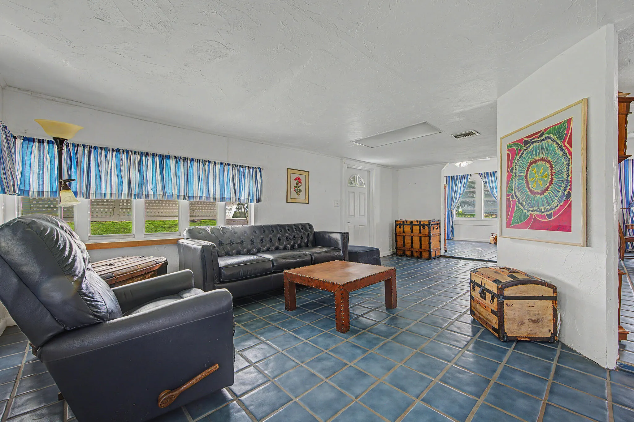 37 E CORKSCREW Boulevard