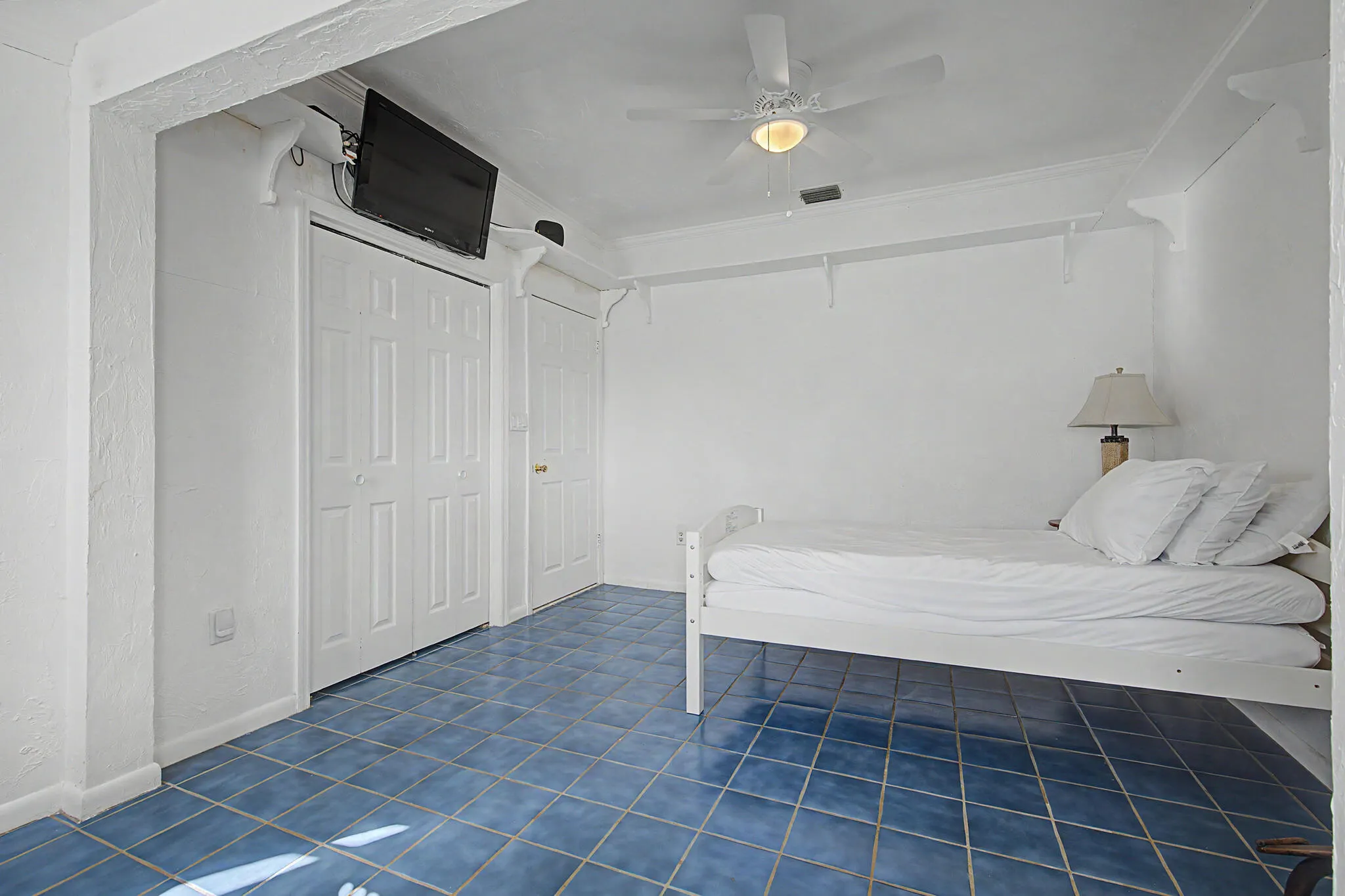 37 E CORKSCREW Boulevard